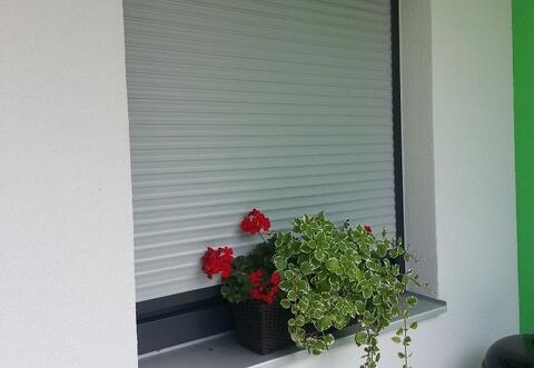 Raffstore, Rollos & Insektenschutz