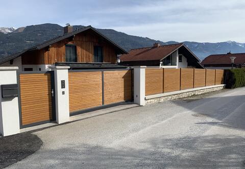 Schiebetor mit Sichtschutz