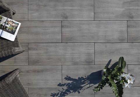 Feinsteinzeug Holzoptik grau