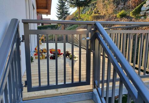 Treppenaufgang mit Gehtüre