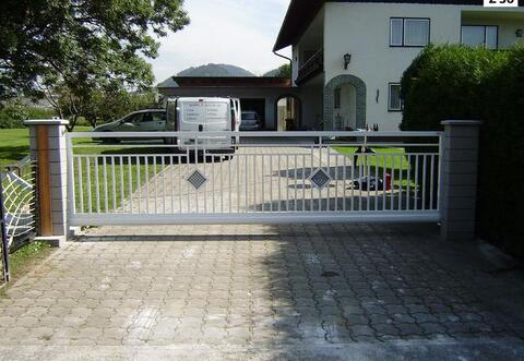 Zäune, Tore & Türen aus Aluminium