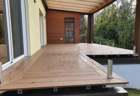 WPC Dielen mit glatter Oberfläche