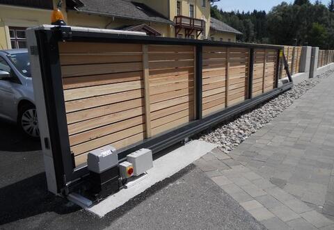 Zäune, Tore & Türen aus Aluminium