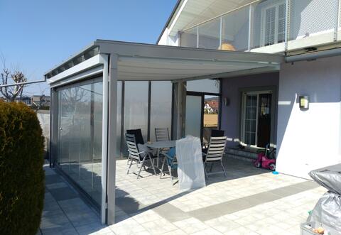 Überdachung mit Windschutz