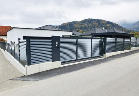 Schiebetor Alulamellen