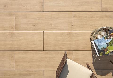 Feinsteinzeug Holzoptik Walnuss